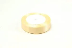 Лента атлас кремовый 20 мм*22,85м/4886502