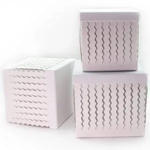 Коробка 21,5*16*16 см КУБ белый "Резные зигзаги"